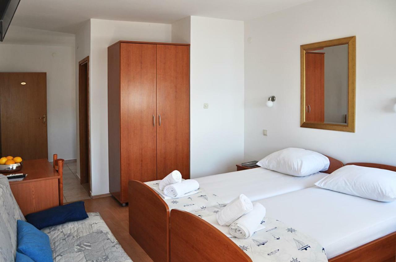 Sunrise Apartments And Studio Apartments 1 Локва Рогозница Екстериор снимка